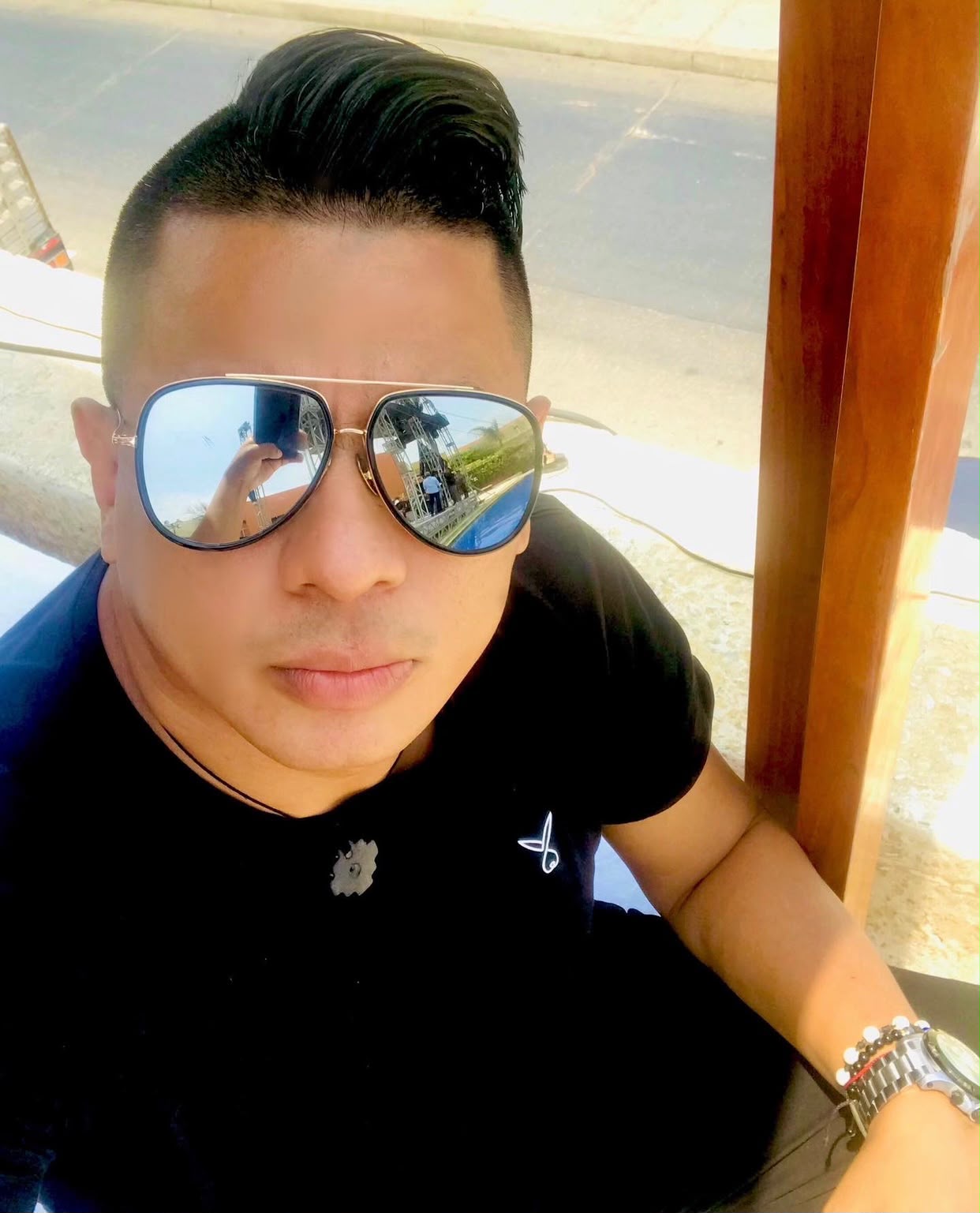 Emi Santiago listo para prueba de sonido